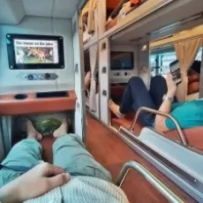 Khách Tây chỉ ra ưu, nhược điểm của xe giường nằm Việt Nam